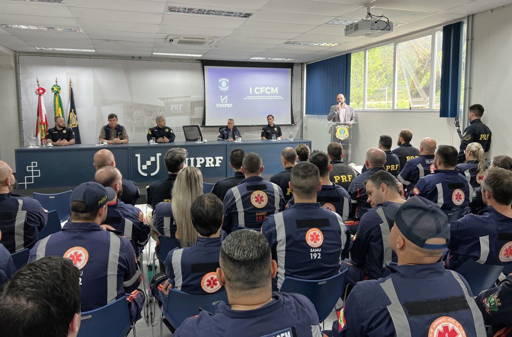 Governo de Santa Catarina e PRF realizam curso a condutores das motolâncias inédito no Estado