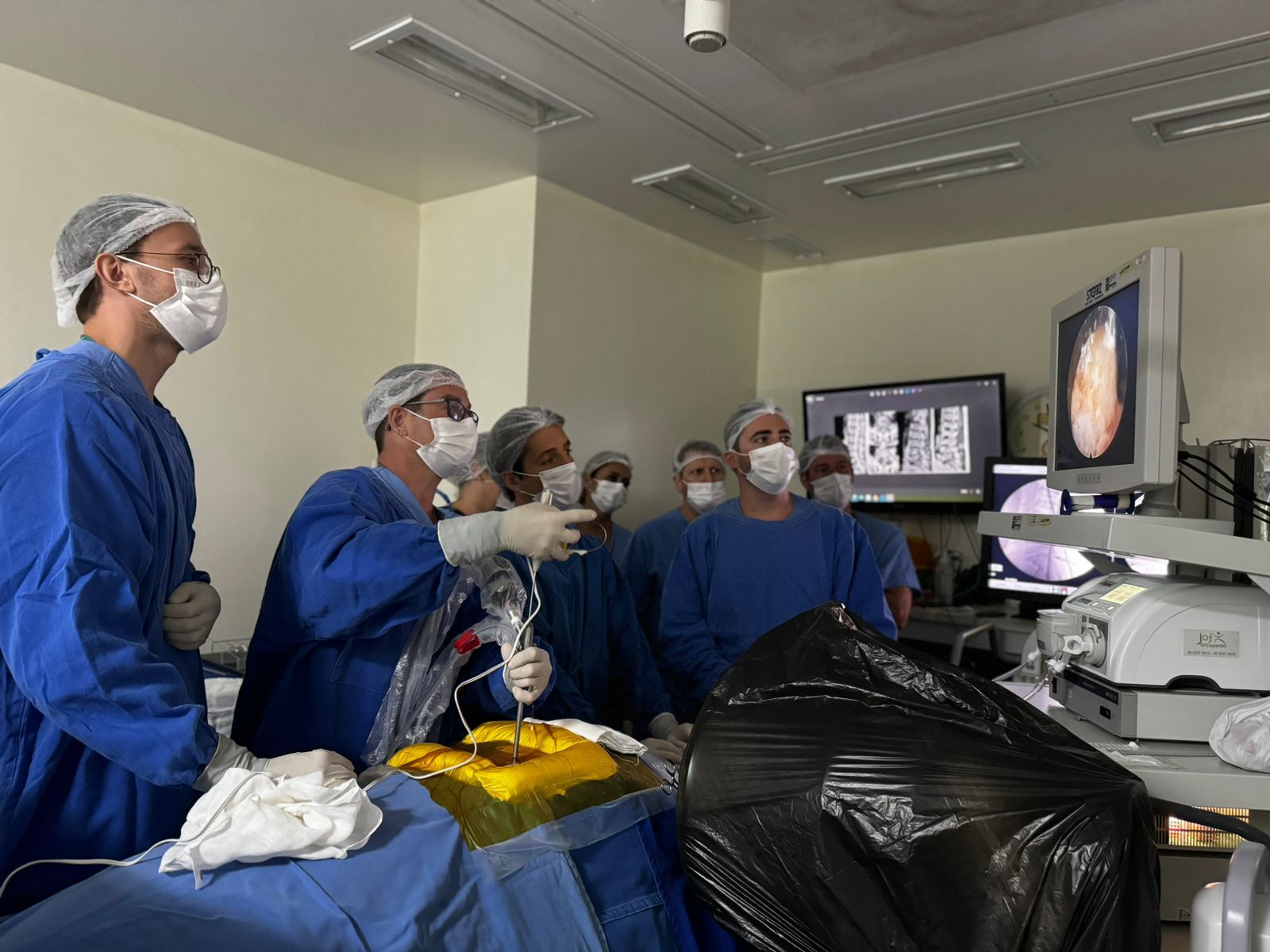 primeira videoendoscopia de coluna do HGCR