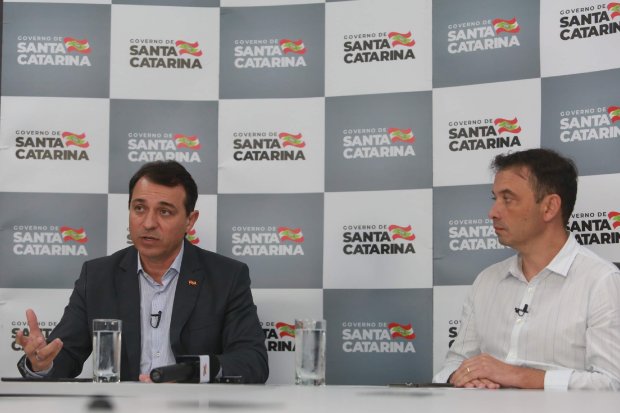 coletiva de imprensa governador carlos moises novo decretofecha divisas com pr e rs para veiculos de transporte coletivo e proibe a permanencia de pessoas em praias e parques 20200319 1525574